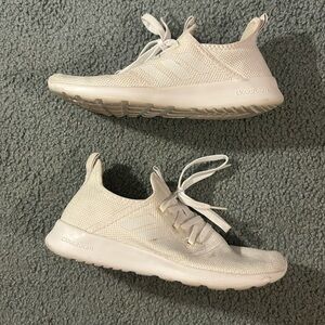 7.5 White Adidas Sneakers